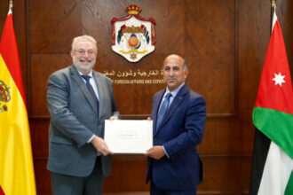 الفايز يتسلّم أوراق اعتماد السفير الإسباني الجديد لدى الأردن