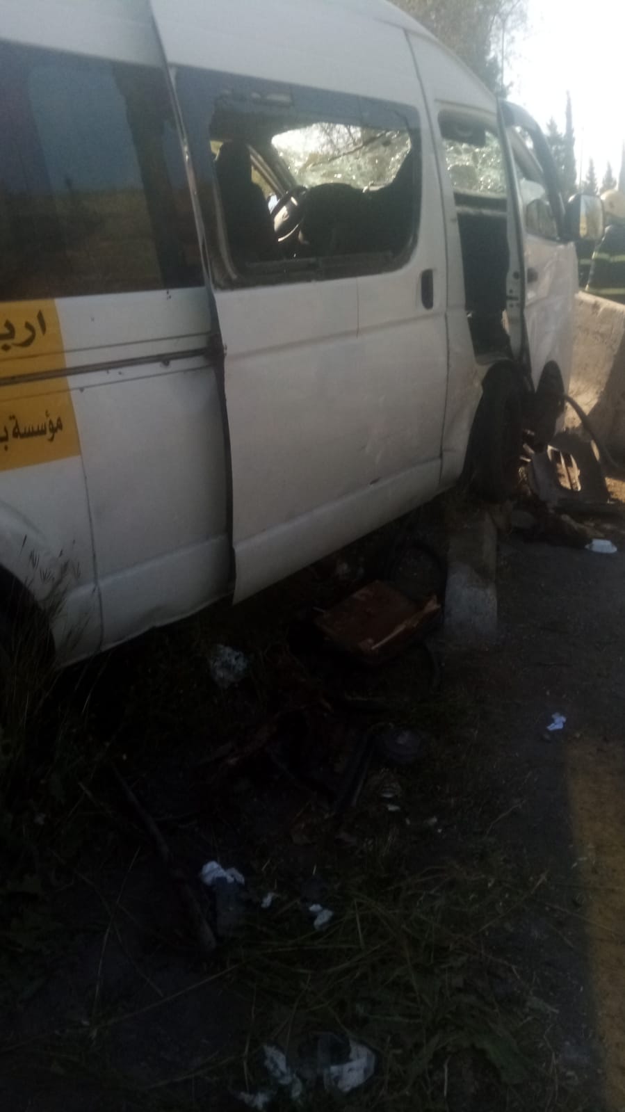 الأمن العام لـ "صراحة نيوز" : إصابة 18 شخصا بتدهور حافلة في الشونة الشمالية (صور)