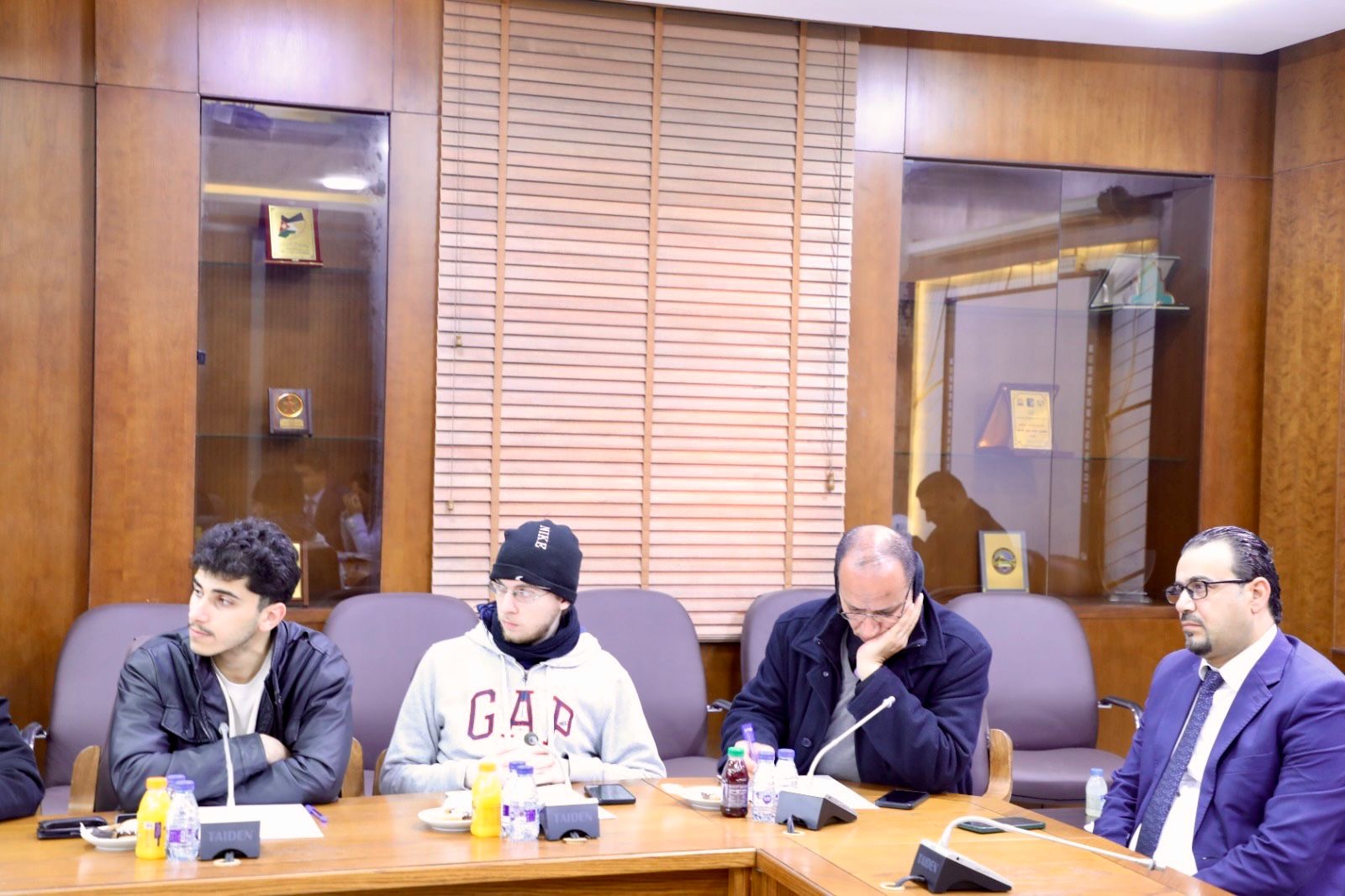 العودات يلتقي البرلمان الطلابي في جامعة الشرق الأوسط