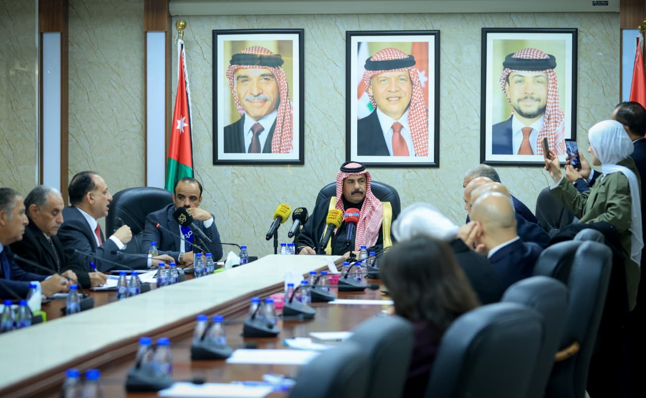 "النقل النيابية " تستمع لمطالب مكاتب السيارات السياحية وتتعهد بمتابعتها