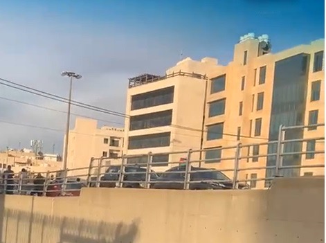 شهود عيان لـ"صراحة": الاشتباه بحقيبة قرب دوار الداخلية والأجهزة الأمنية تتحرك (صور)