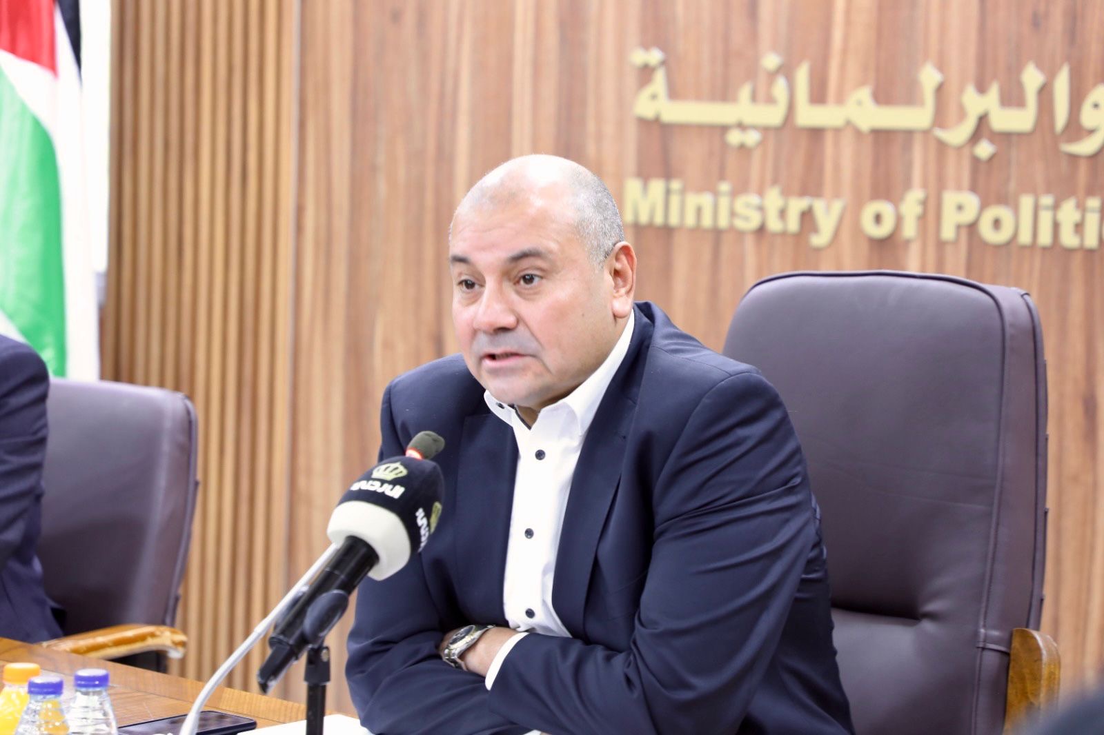 العودات يلتقي البرلمان الطلابي في جامعة الشرق الأوسط