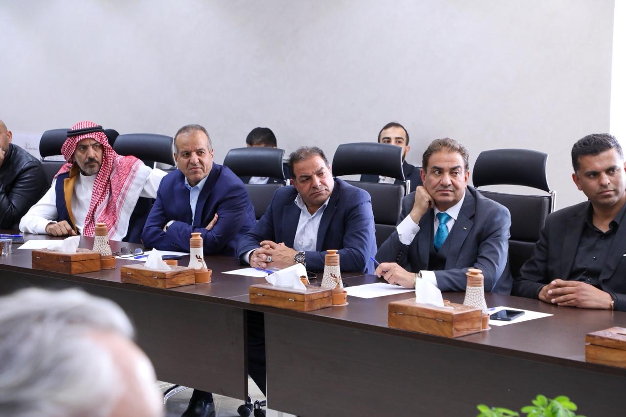 وزير السياحة والآثار يترأس اجتماعاً موسعاً في البترا لبحث دعم القطاع السياحي وتعزيز استدامته