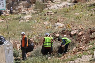 وزارة السياحة تنفذ حملات نظافة في مواقع سياحية بالبلقاء لتعزيز الوعي البيئي