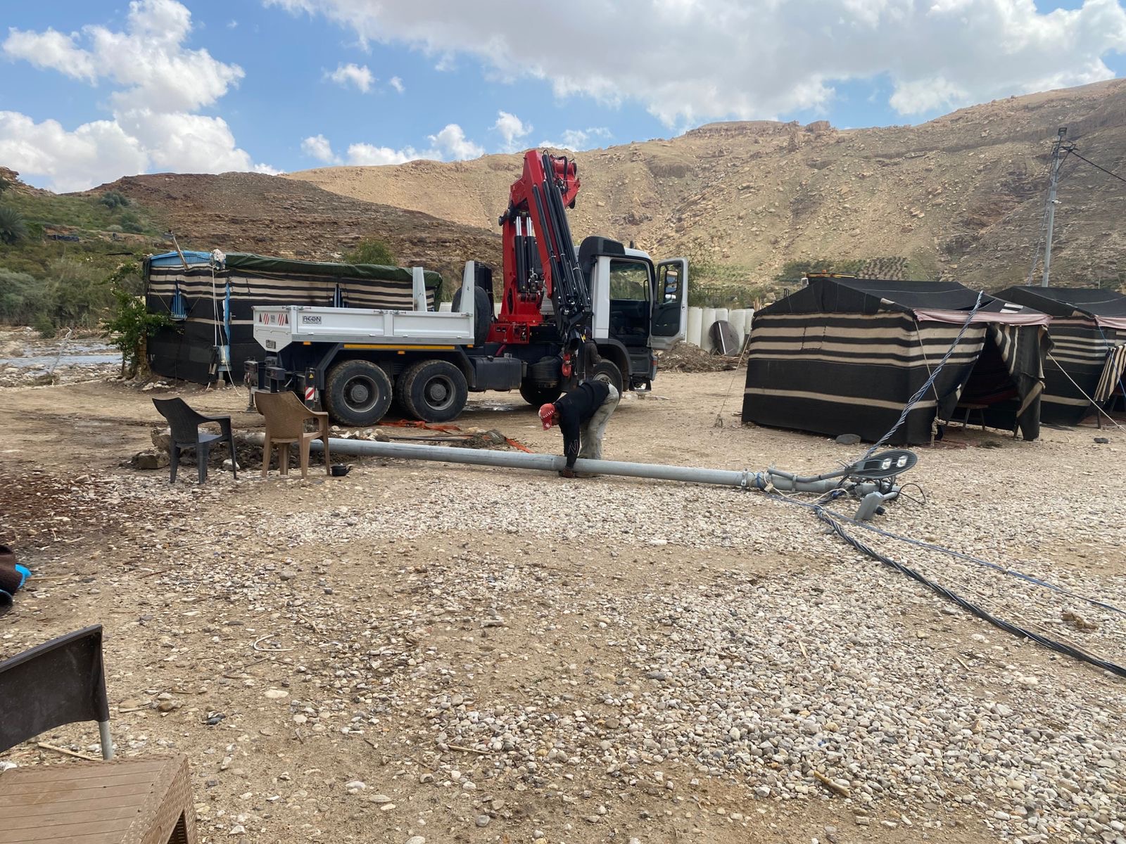 فيديو وصور.. عامود ضغط عاليا يدمر منشآت سياحية بمنطقة البربيطة في محافظة الطفيلة