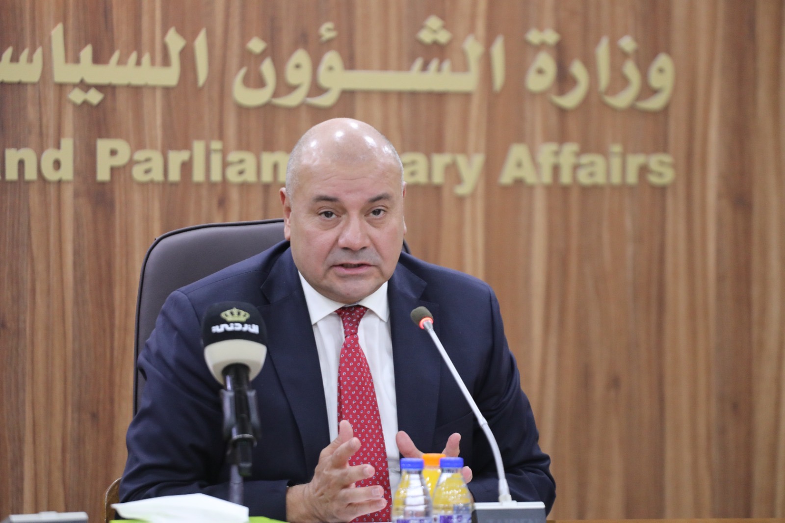 العودات يلتقي طلبة من كلية الحقوق بالجامعة الأردنية