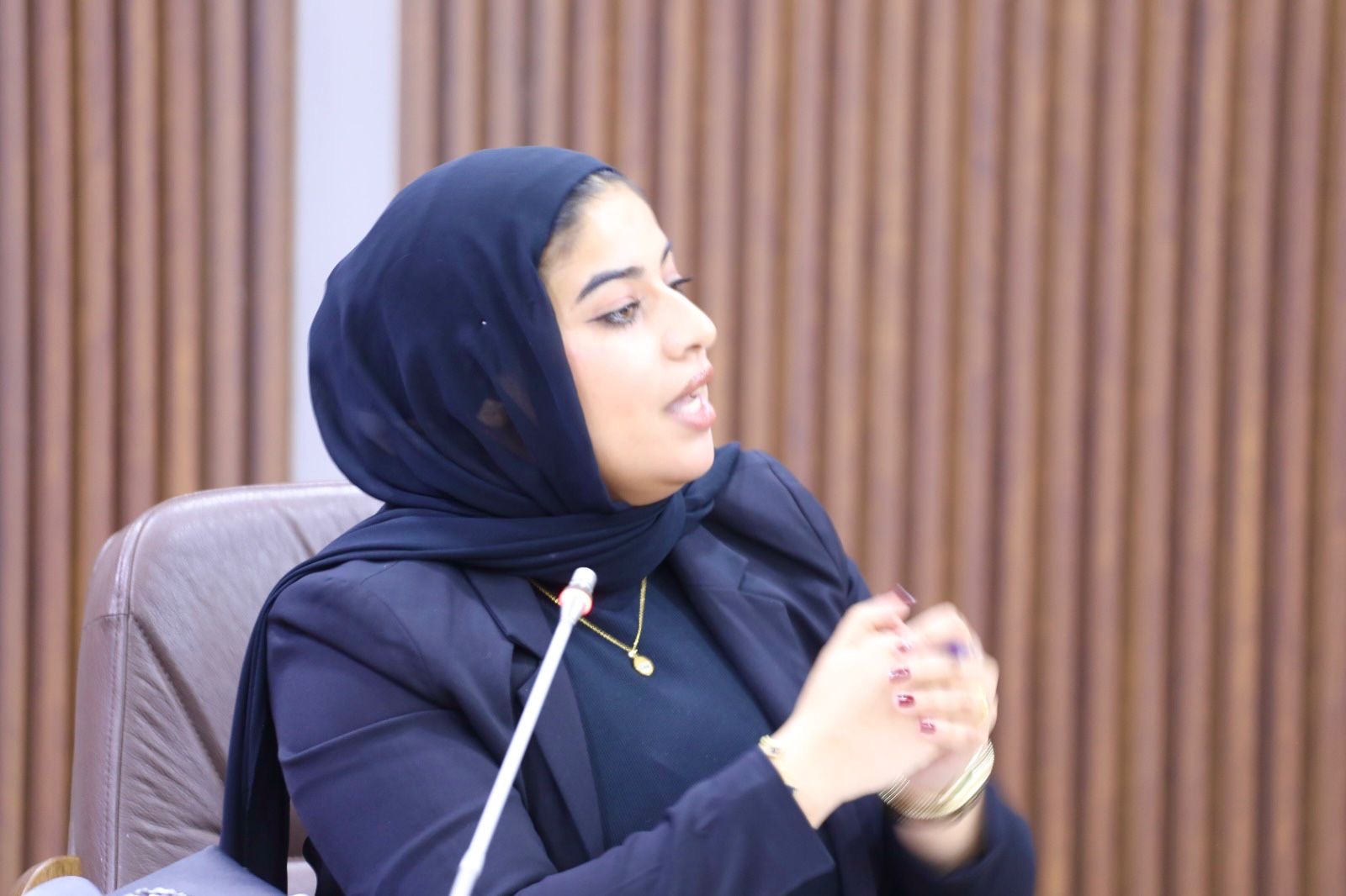 العودات يلتقي البرلمان الطلابي في جامعة الشرق الأوسط