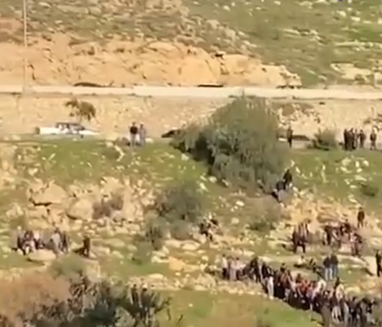 الأمن يعثر على جثة مجهولة داخل حفرة بعد جسر سلحوب