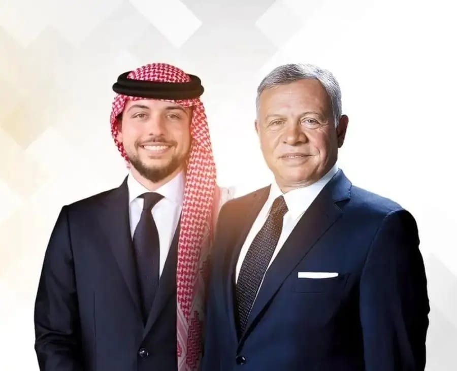 صورة حول : جلالة الملك وولي العهد يلتقيان جمع من الكتاب وناشري المواقع الإخبارية جلالة الملك وولي العهد يلتقيان جمع من الكتاب وناشري المواقع الإخبارية