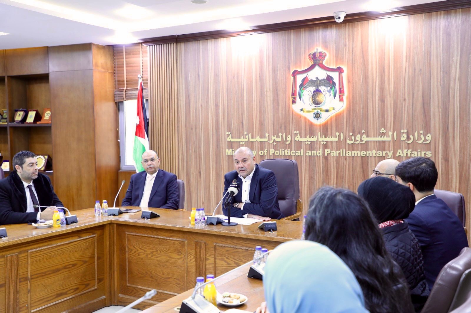 العودات يلتقي البرلمان الطلابي في جامعة الشرق الأوسط