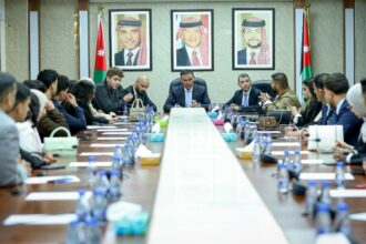 "عزم النيابية" تلتقي طلبة "كرامة"