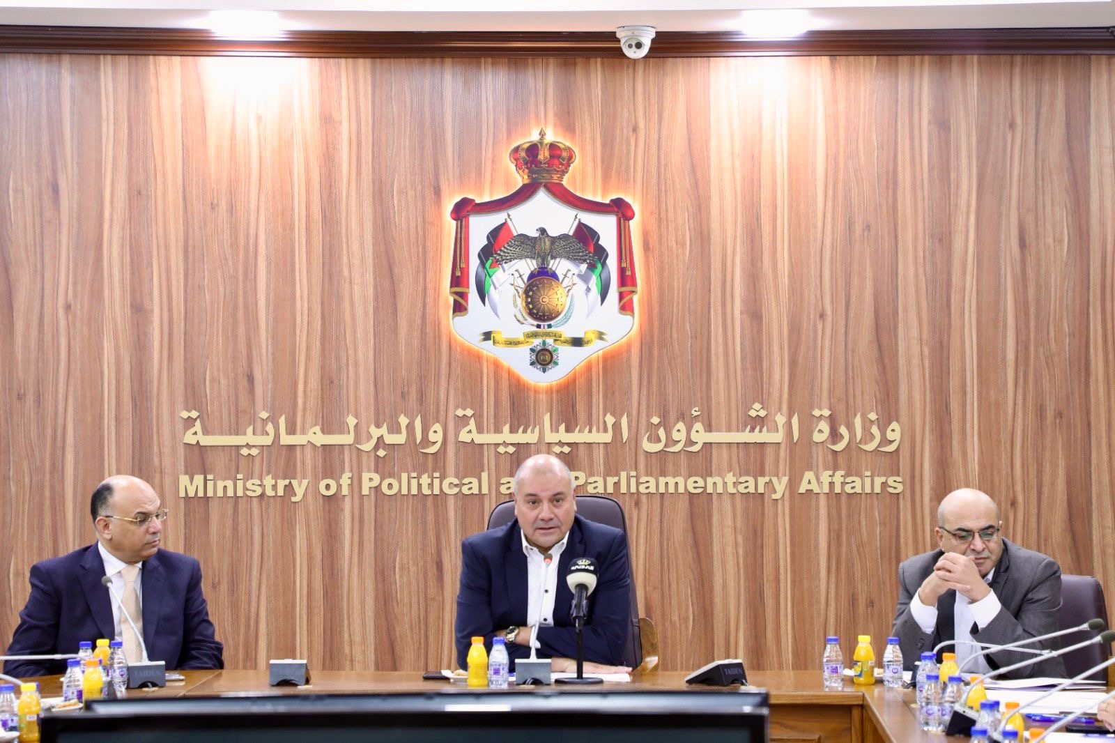 العودات يلتقي البرلمان الطلابي في جامعة الشرق الأوسط