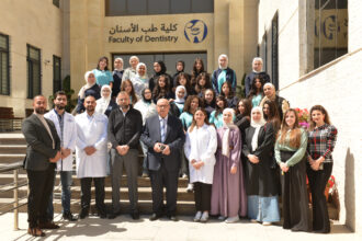 وفد طلابي من أكاديمية تزكية يزور جامعة البترا