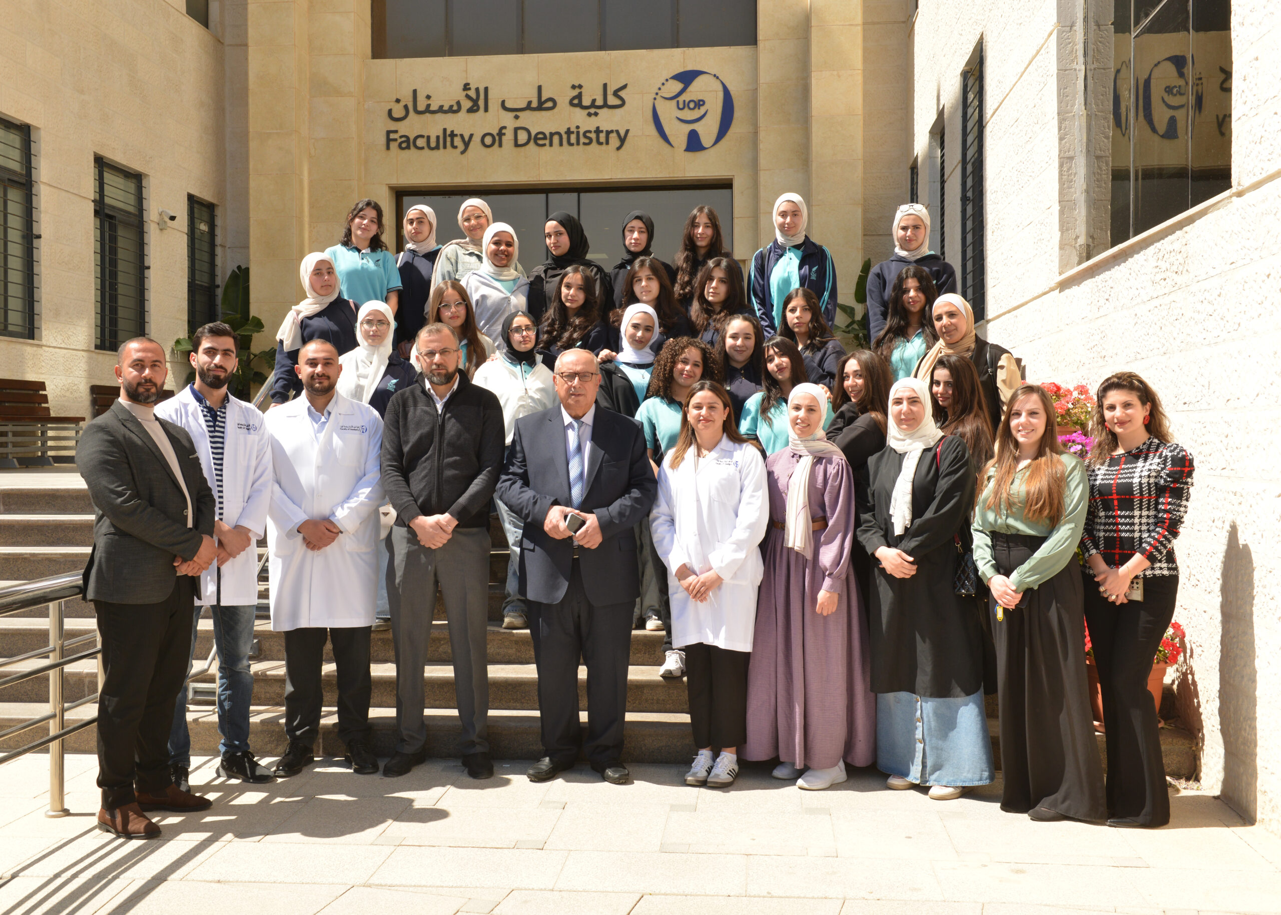 وفد طلابي من أكاديمية تزكية يزور جامعة البترا