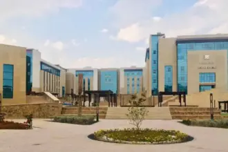مصرع طالب إثر سقوطه من الطابق الثالث في جامعة مصرية