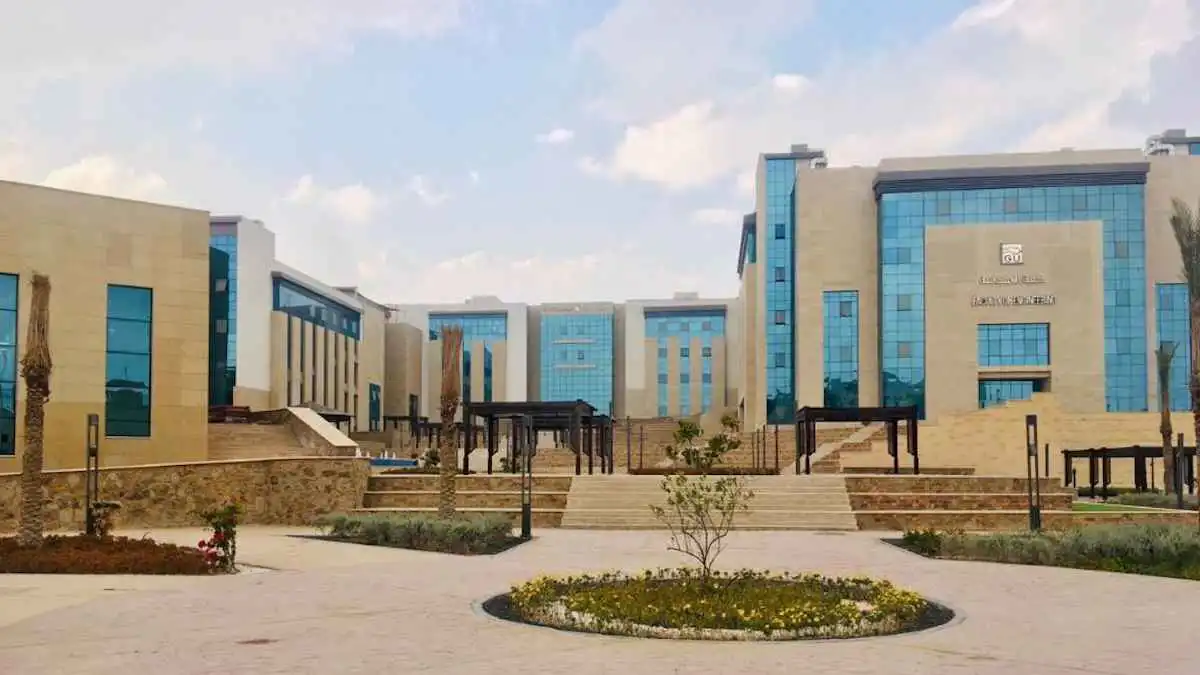 صورة حول : مصرع طالب إثر سقوطه من الطابق الثالث في جامعة مصرية مصرع طالب إثر سقوطه من الطابق الثالث في جامعة مصرية