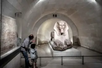 55 ألف قطعة في فرنسا.. هل تعود الآثار المصرية "المنهوبة"؟