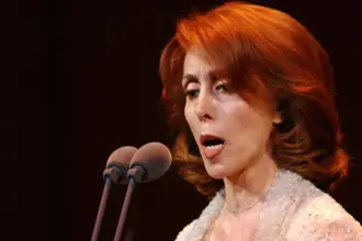 هل تم نقل فيروز إلى العناية؟.. نقيب الموسيقيين اللبنانيين يرد