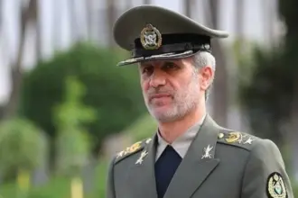 ايران تحذر: حاملات الطائرات الأمريكية في مرمى صواريخنا ومسيراتنا