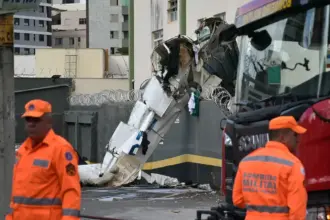 مصرع شخصين إثر حادث تحطم مروع لطائرة في البرازيل (فيديو)
