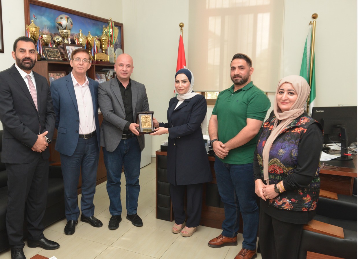 جامعة البترا تبحث سبل "توطين المبادرات الشبابية" بالتعاون مع وزارة الشباب