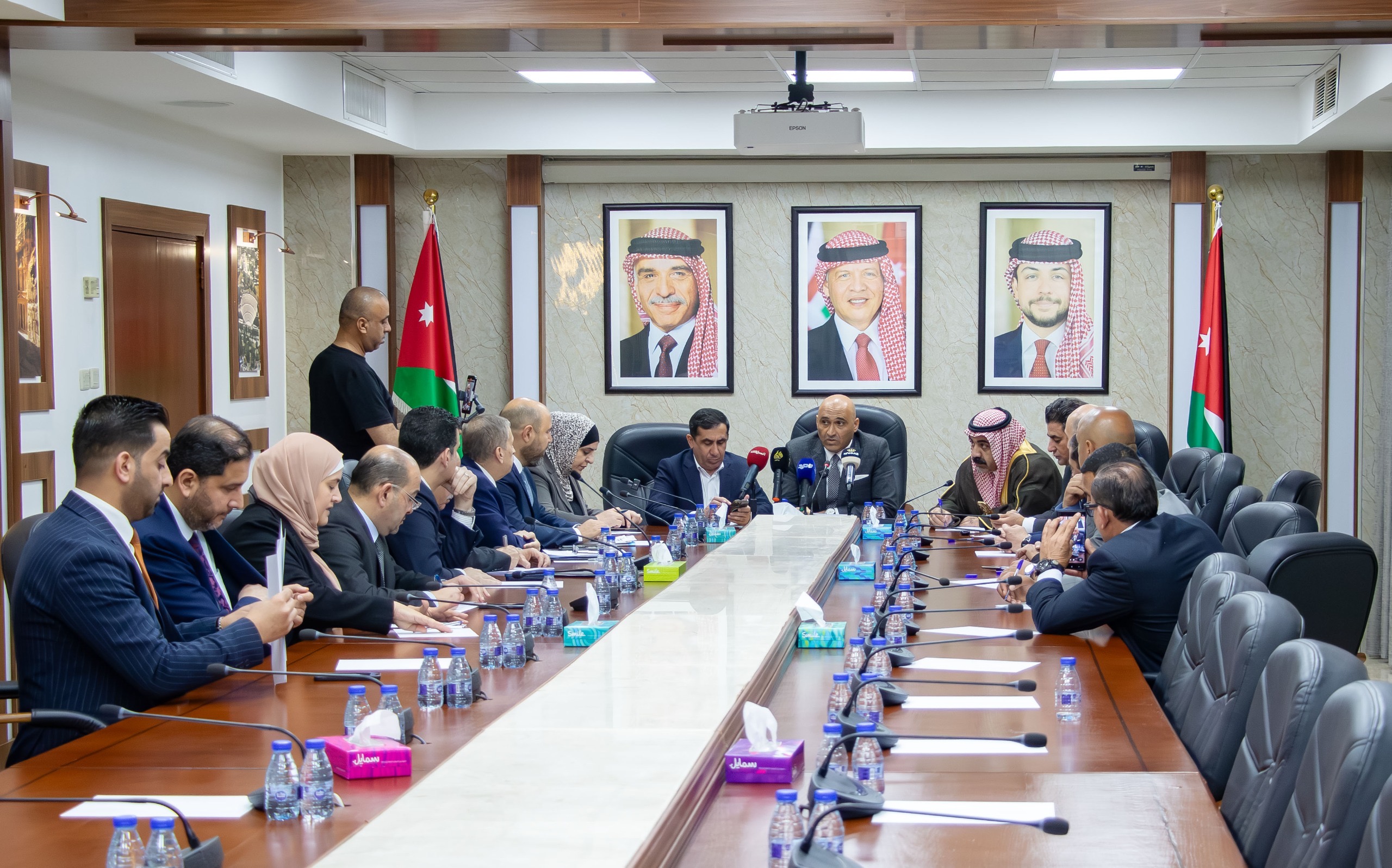 "الصحة النيابية" تبحث عدم صرف الأدوية لموظفي اليرموك