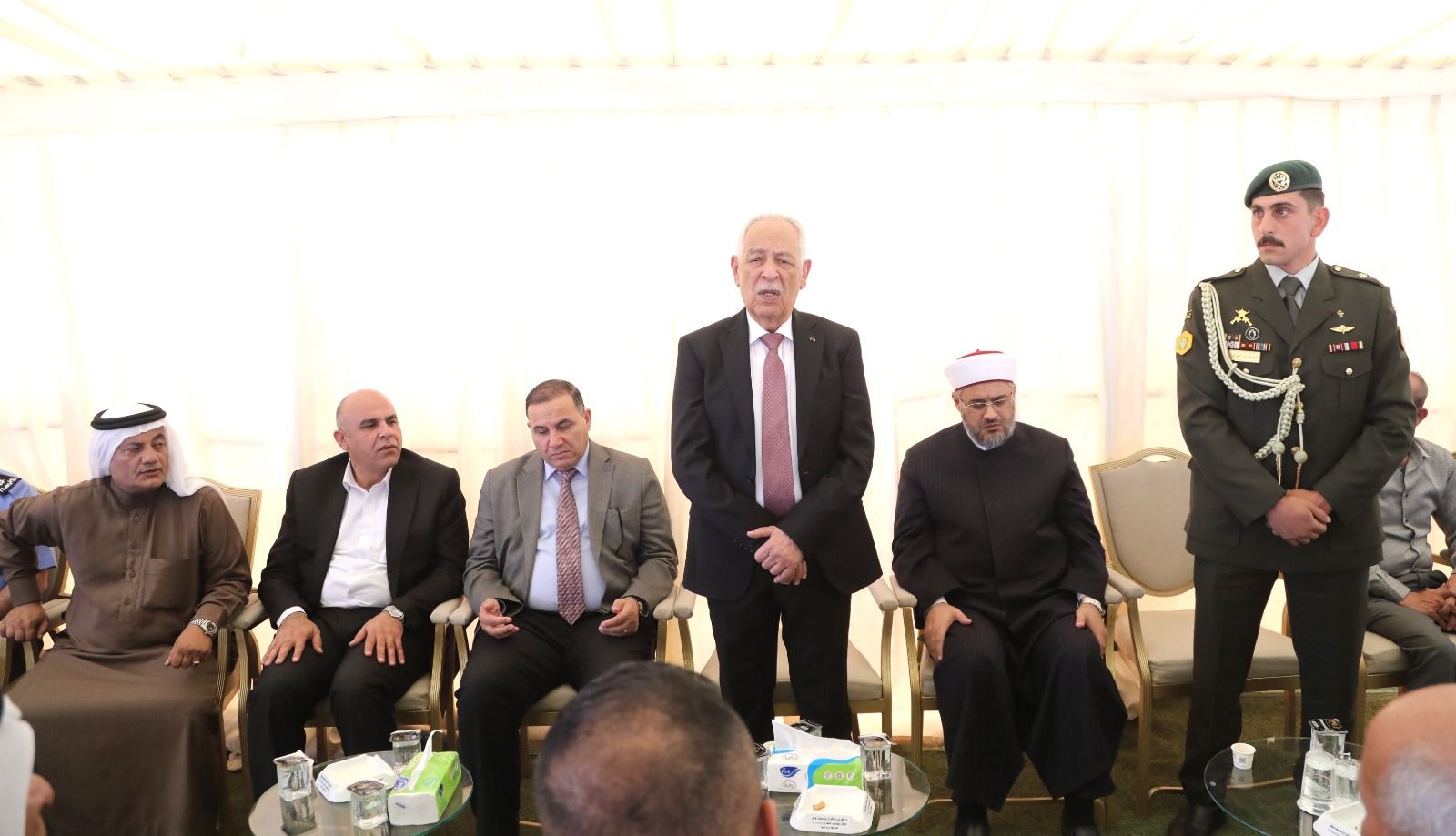 مندوبا عن الملك وولي العهد... العيسوي يعزي عشائر الشطناوي والزيود وأبو شريعة والمجالي والدهيسات