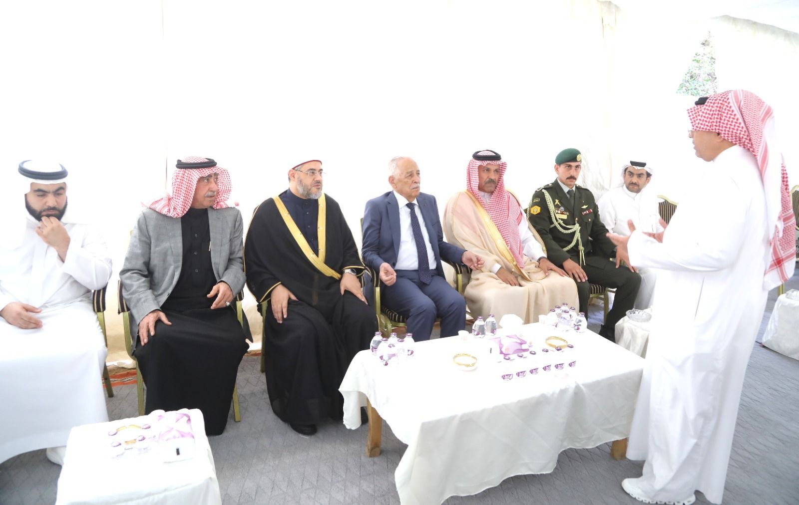 مندوبا عن الملك وولي العهد... العيسوي يعزي عشيرة الشعلان