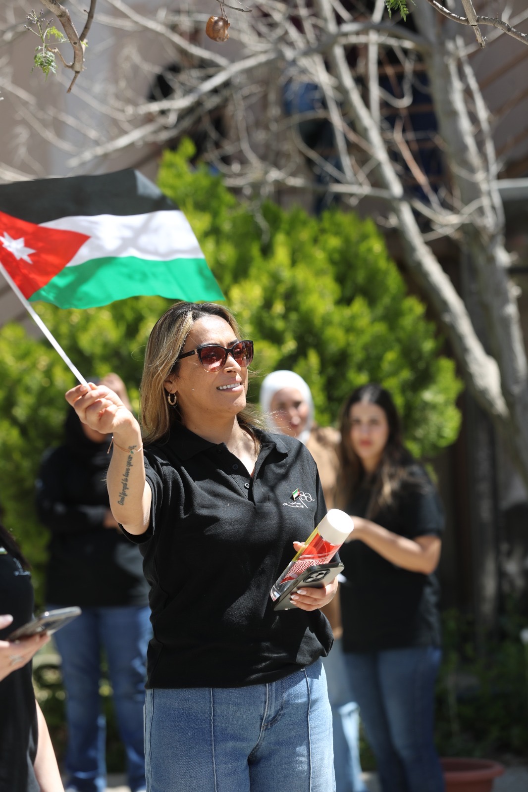 موظفو الأسواق الحرة الأردنية يحتفلون بعيد الاستقلال الـ80