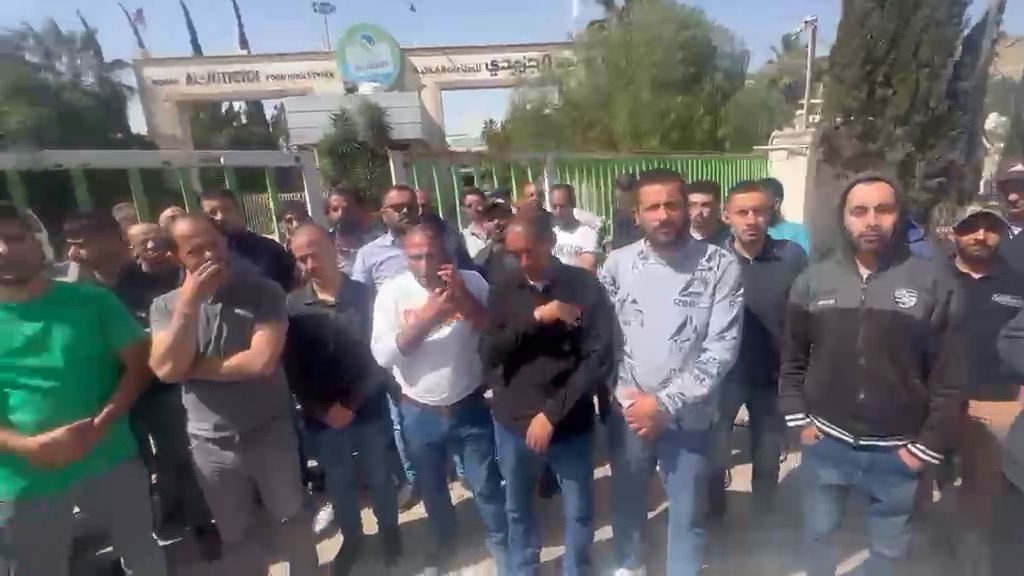 بالفيديو: موظفين شركة “نعمان الجنيدي” يطالبون برواتبهم المتأخرة منذ 2025/12 وإدارة الشركة ترد