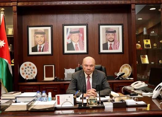 صورة حول : القرعان يكتب : فيصل الفايز تحت المجهر القرعان يكتب : فيصل الفايز تحت المجهر