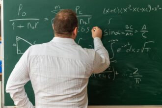 إحالة طالب اعتدى على معلم في الشونة الشمالية إلى الجهات القضائية