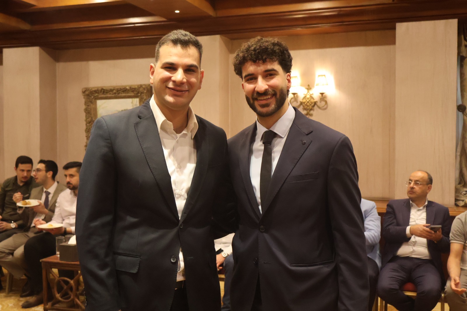 نادي الملك حسين يشهد مصاهرة ونسب بين آل الراميني وآل النعيمي بحضور وجهاء واقرباء واصدقاء العائلتين "شاهد الصور"