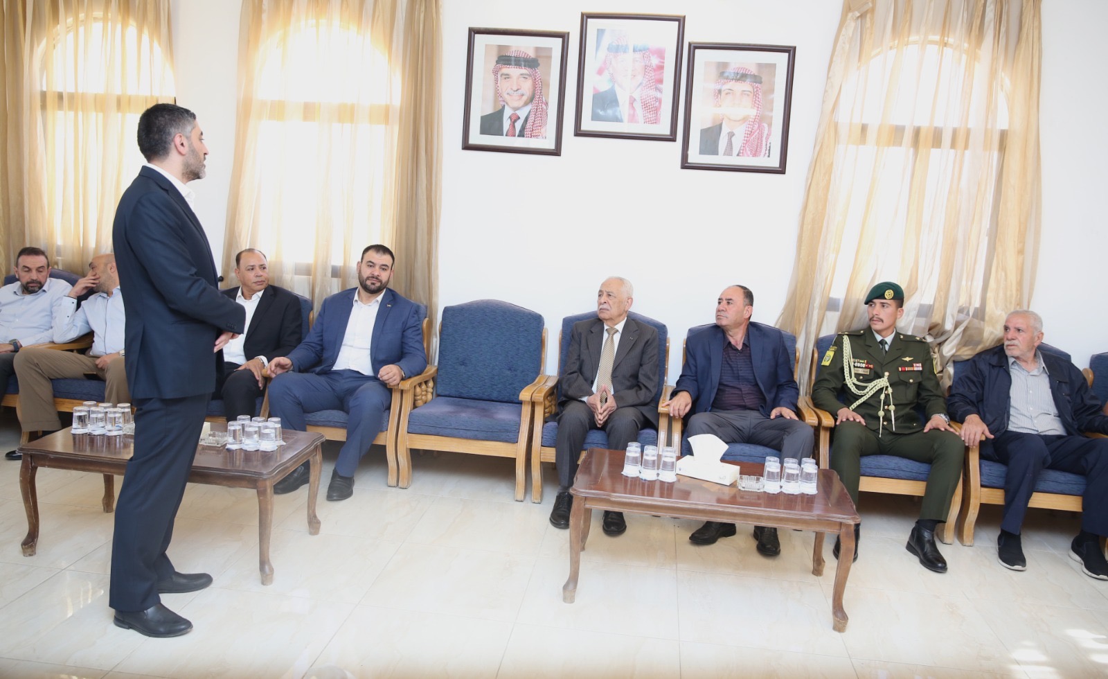 مندوبا عن الملك وولي العهد.. العيسوي يعزي أيوب والعربيات وباتر وكنعان ولوكاشة