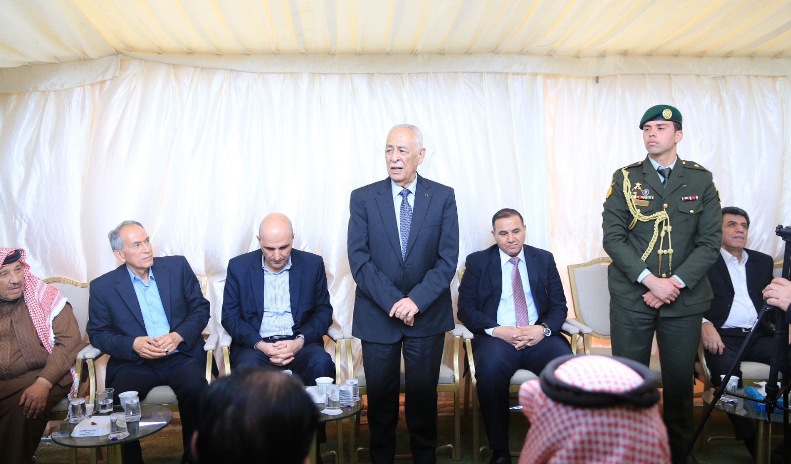 مندوبا عن الملك وولي العهد.. العيسوي يعزي عشيرتي الغزو والزيود/ بني حسن