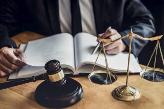 تحويل 4 شركات تمويل في الأردن للقضاء.. وإيقاف أكثر من 800