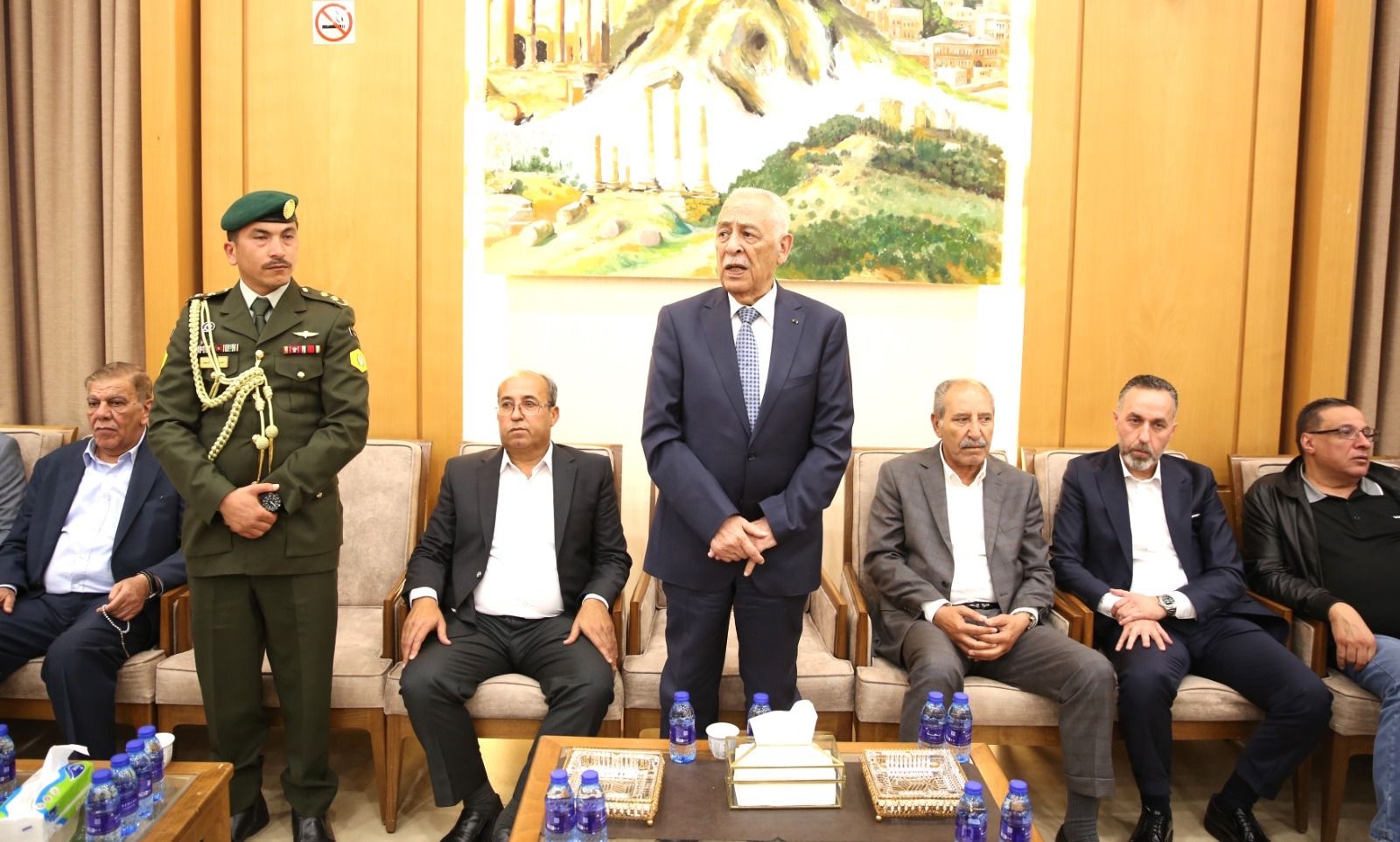 صورة حول : مندوبا عن الملك وولي العهد... العيسوي يعزي الحجايا والجعافرة والمشارقة وأبو طالب مندوبا عن الملك وولي العهد... العيسوي يعزي الحجايا والجعافرة والمشارقة وأبو طالب