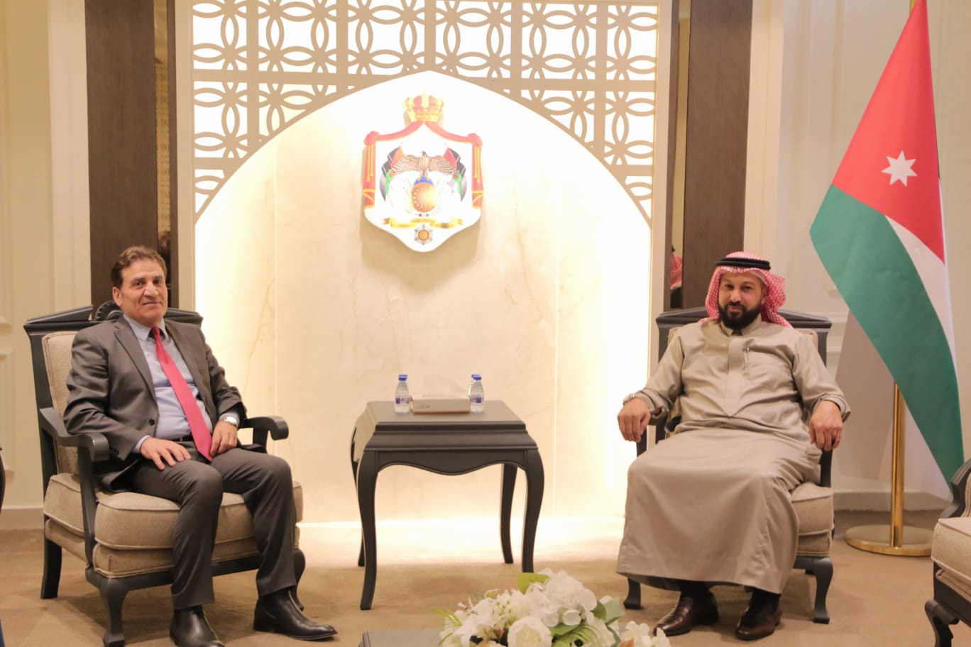 صورة حول : القرالة يبحث مع المستشار الثقافي العراقي تعزيز التعاون التعليمي وزيادة المنح القرالة يبحث مع المستشار الثقافي العراقي تعزيز التعاون التعليمي وزيادة المنح