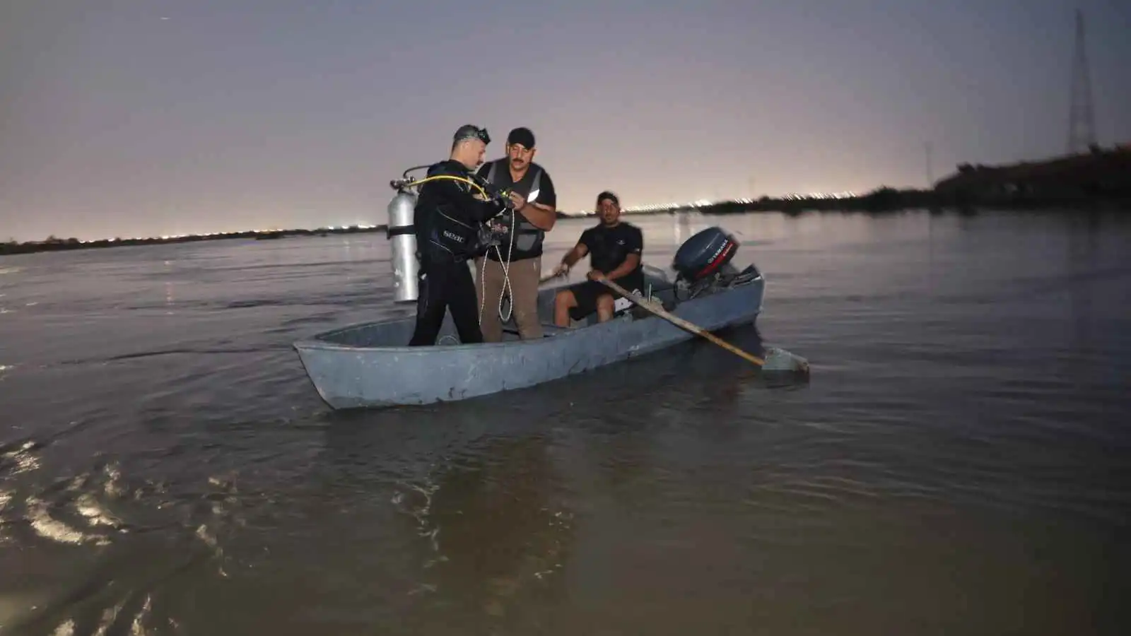 صورة حول : العراق.. مصرع 6 من عائلة واحدة خلال إنقاذ طفل من الغرق العراق.. مصرع 6 من عائلة واحدة خلال إنقاذ طفل من الغرق