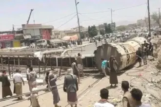 اليمن.. إصابات وتعطل مروري بعد سقوط جسر حديدي في صنعاء (فيديو)