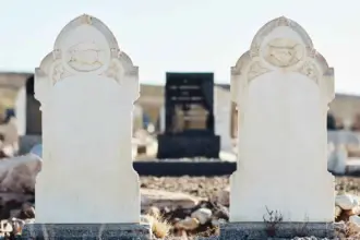 صدمة الفراق.. ابن يلحق بوالده أثناء دفنه في المنيا
