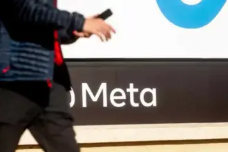 ميتا تُنهي دعوى قضائية تتهم منصاتها بالإضرار بالصحة النفسية للطلاب