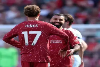 توتنهام ينجو من الهبوط وغوارديولا وصلاح يودّعان الدوري الممتاز