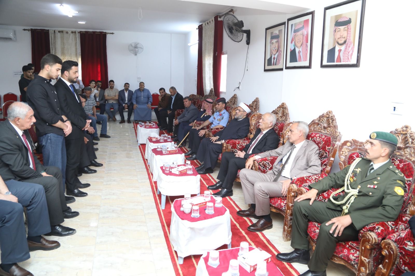 مندوبا عن الملك وولي العهد... العيسوي يعزي عشائر الشطناوي والزيود وأبو شريعة والمجالي والدهيسات