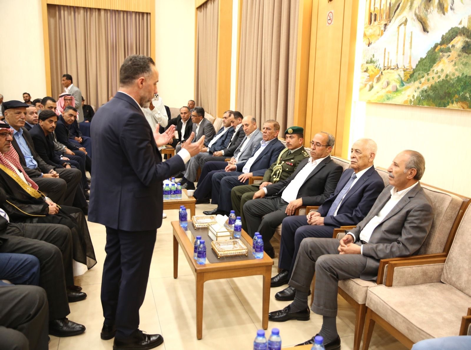 مندوبا عن الملك وولي العهد... العيسوي يعزي الحجايا والجعافرة والمشارقة وأبو طالب
