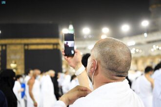 الأزهر يحذر الحجاج المنشغلين بالتصوير في الكعبة: أجركم ناقص