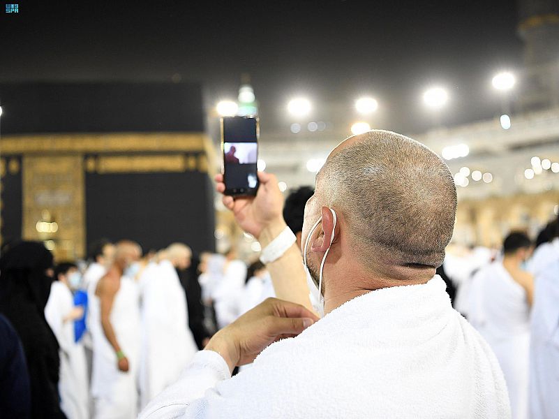 الأزهر يحذر الحجاج المنشغلين بالتصوير في الكعبة: أجركم ناقص