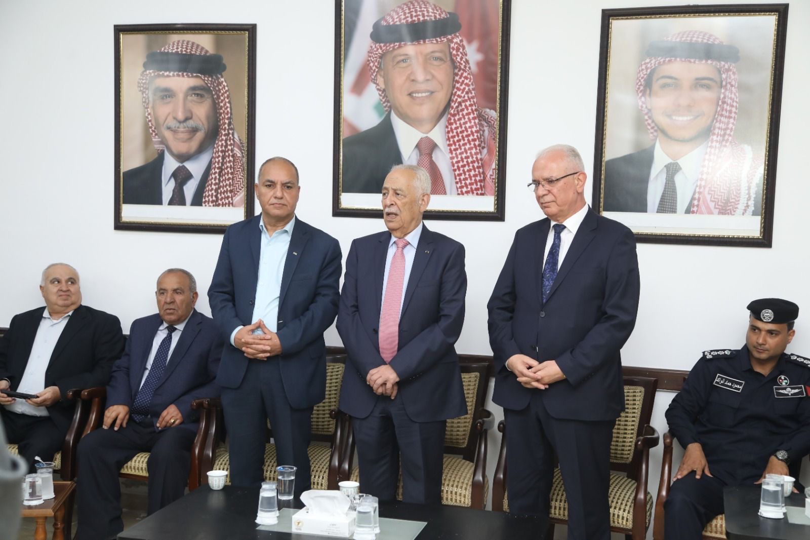 مندوبا عن الملك وولي العهد... العيسوي يعزي المراحلة والدعجة وأبو دية والسلمان وأبو عون والزعبي