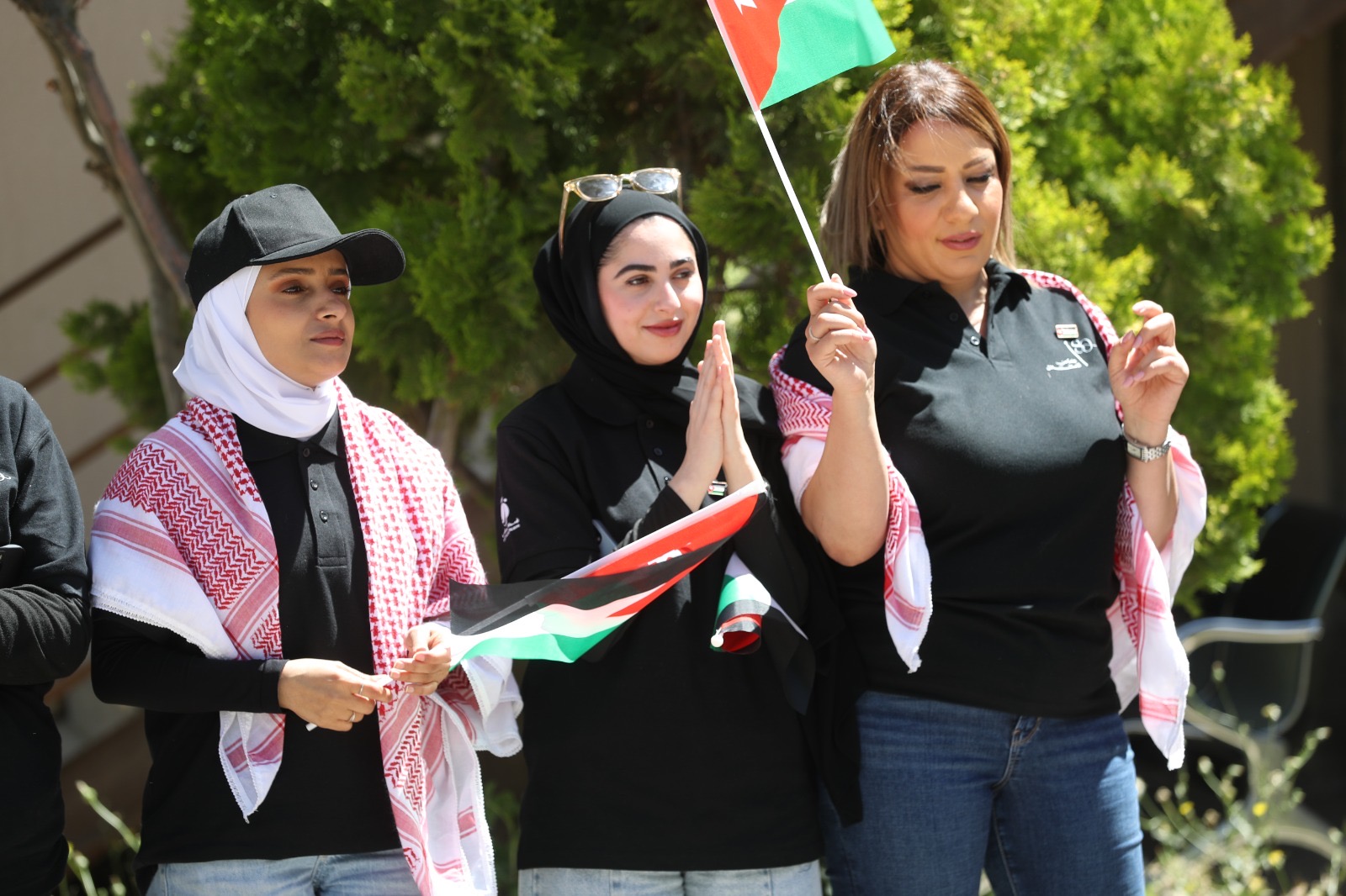 موظفو الأسواق الحرة الأردنية يحتفلون بعيد الاستقلال الـ80