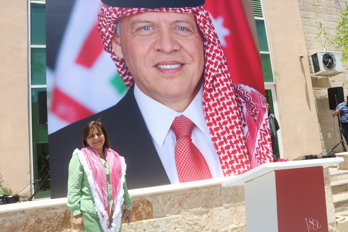 موظفو الأسواق الحرة الأردنية يحتفلون بعيد الاستقلال الـ80
